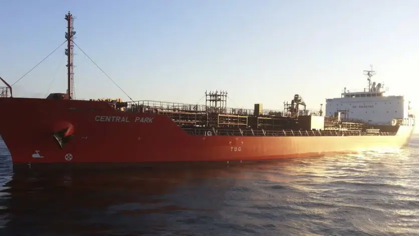 Rebeldes de Yemen disparan misil contra barco de empresa Maersk