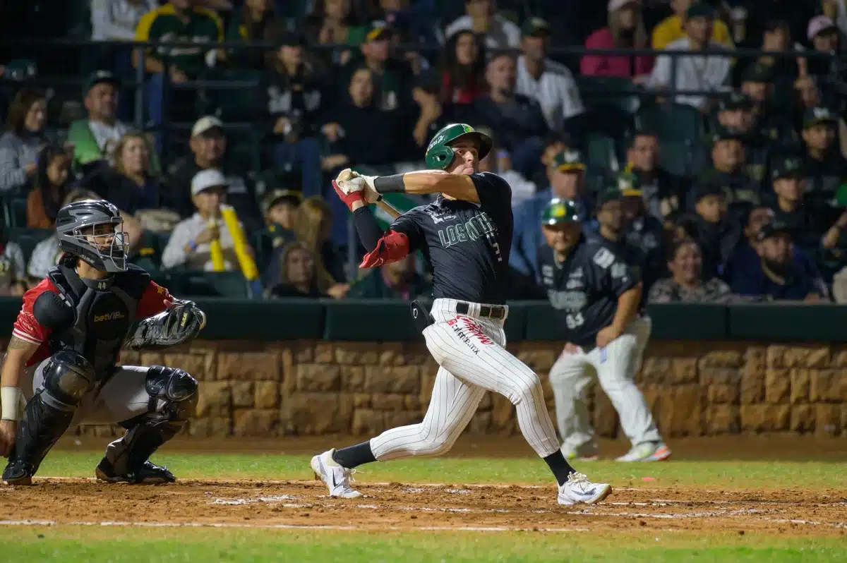 Batazo de Alejo López en el estadio Chevron Park, la casa de los Cañeros