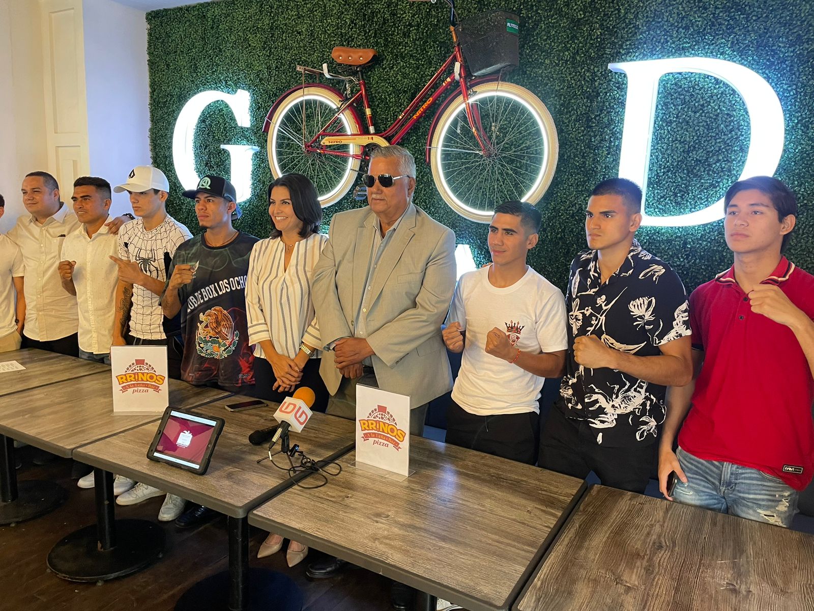 El boxeador mazatleco Rubén “Bebé” Vega y el chihuahuense Jesús “Topo” Gómez