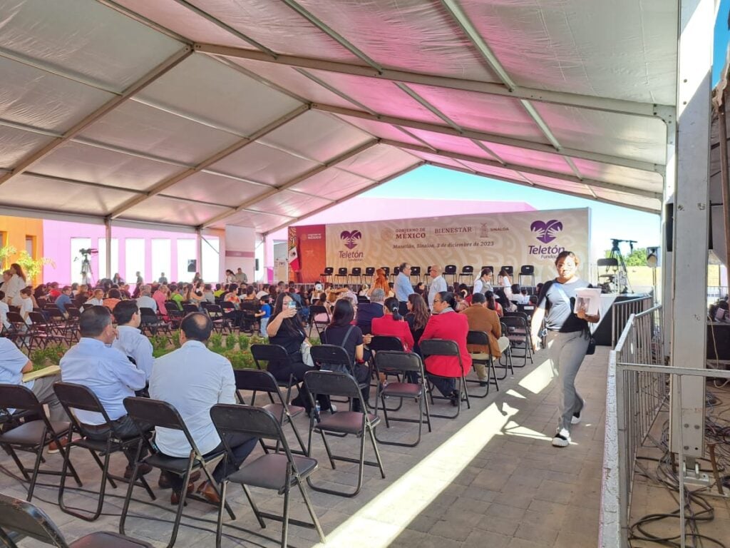 Personas en la inauguración del CRIT Teletón en Mazatlán