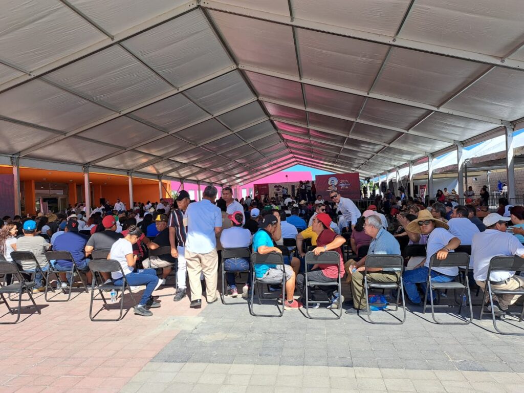 Personas en la inauguración del CRIT Teletón en Mazatlán