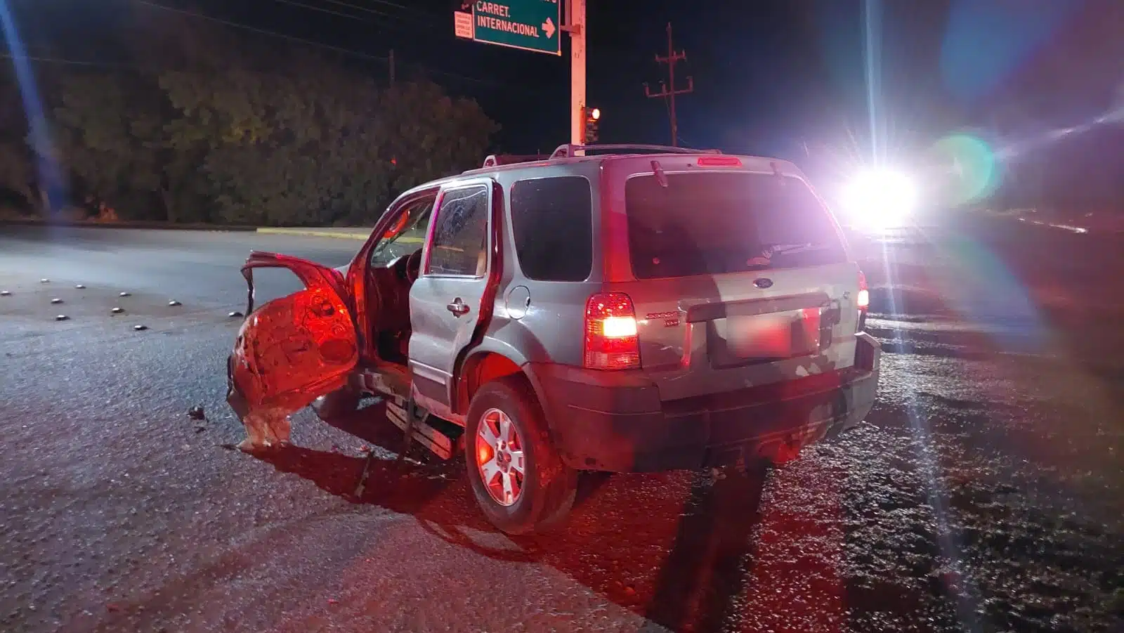 Camioneta en un accidente vial en Los Mochis