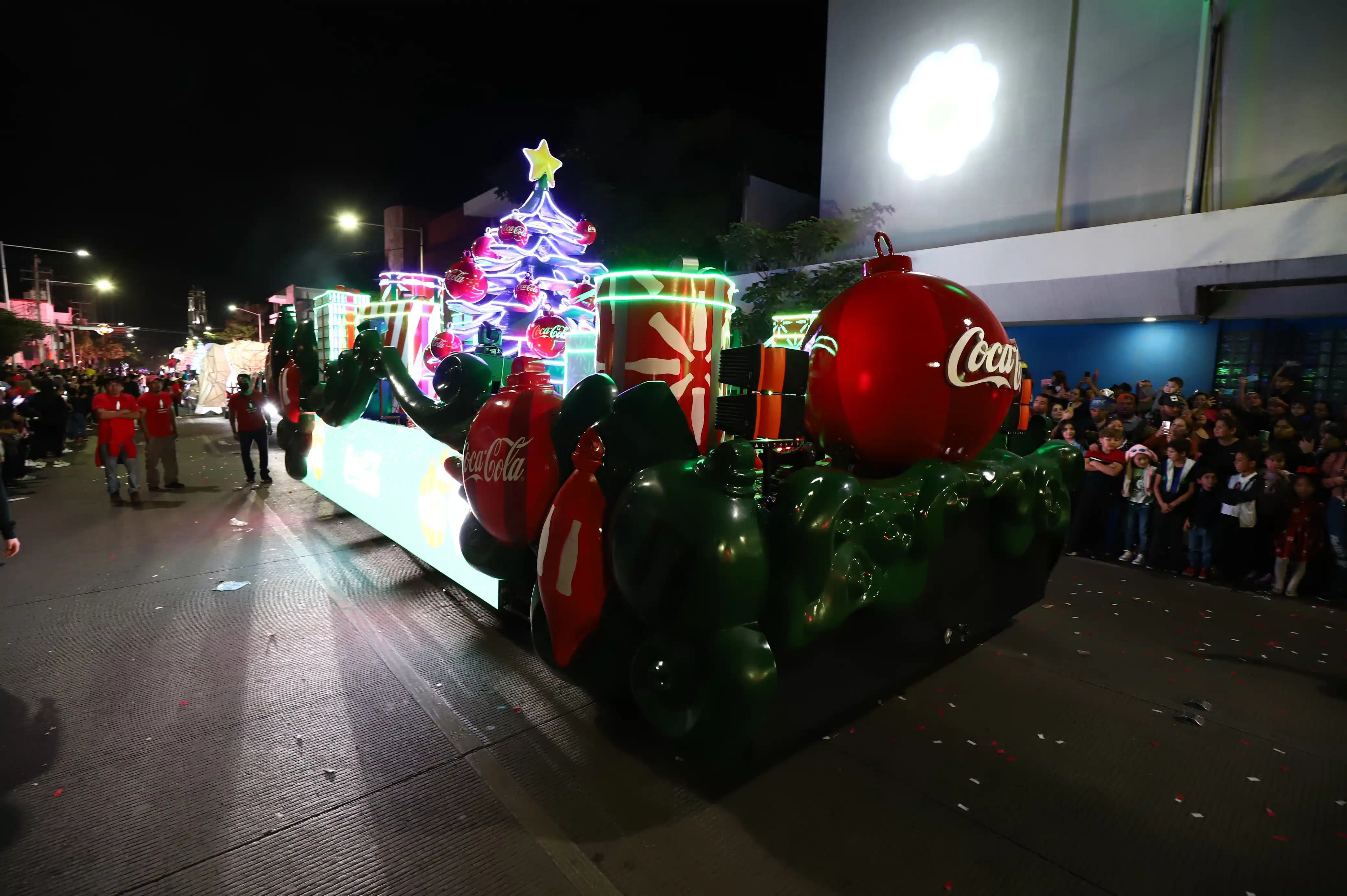 La Caravana Coca Cola 2023 despierta la magia navide a en familias