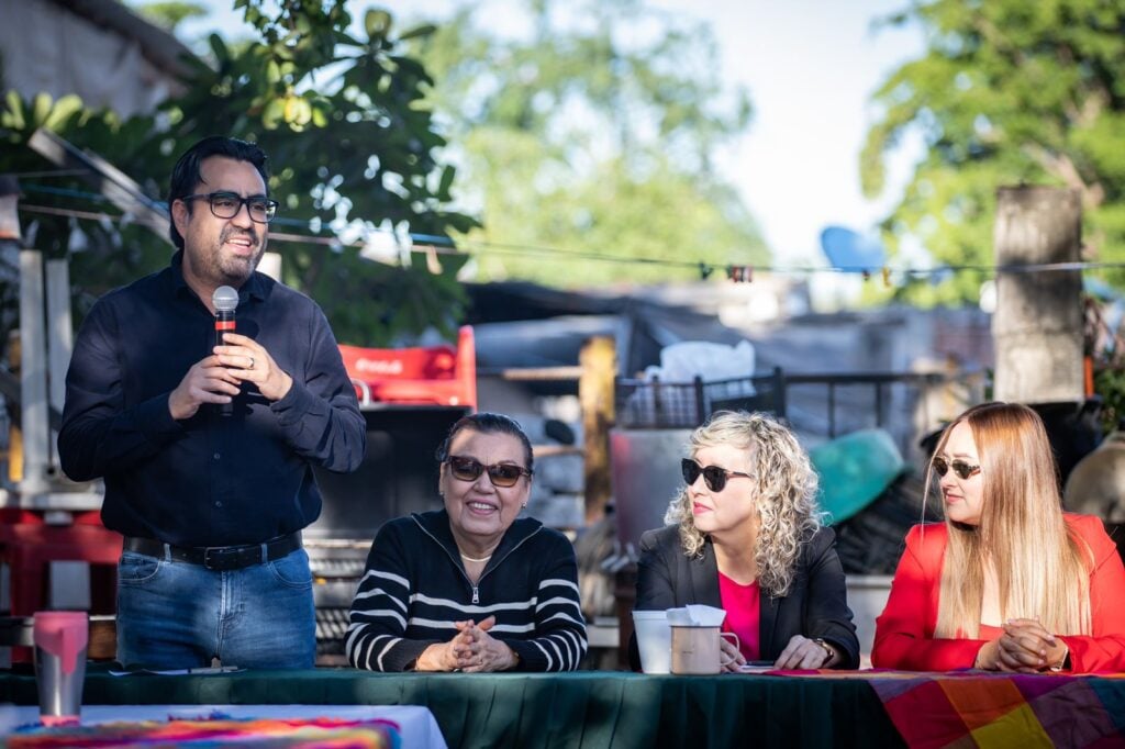 Mujeres Emprendedoras por el Bienestar con el presidente municipal de Culiacán