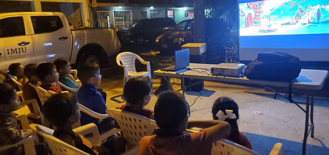 Imju en Mazatlán está llevando a cabo el programa “El cine en tu colonia”.