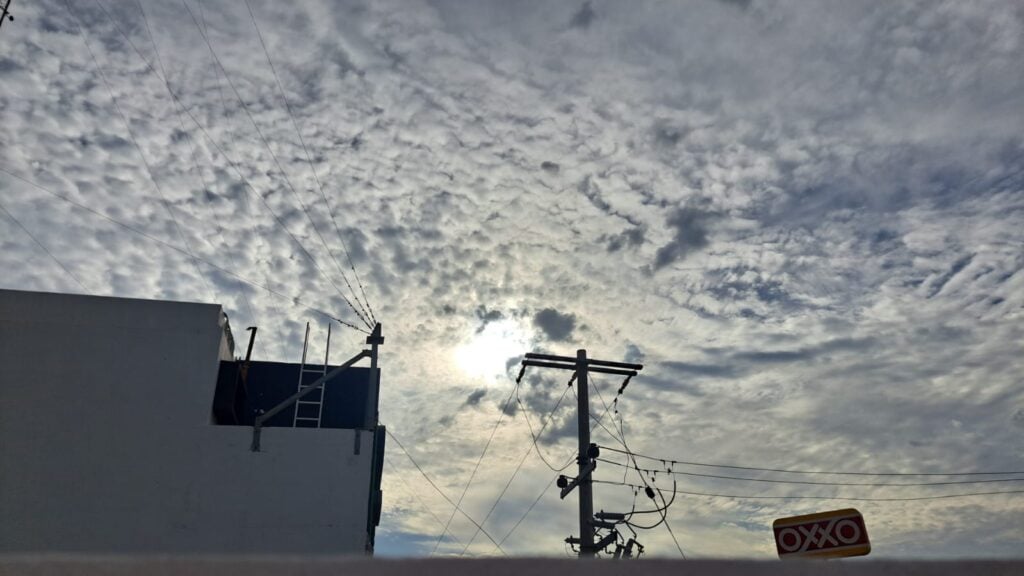 Nubes en el cielo de Los Mochis