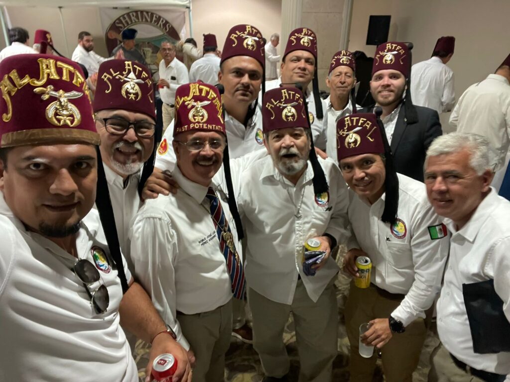 Integrantes del Club Shriner de Mazatlán