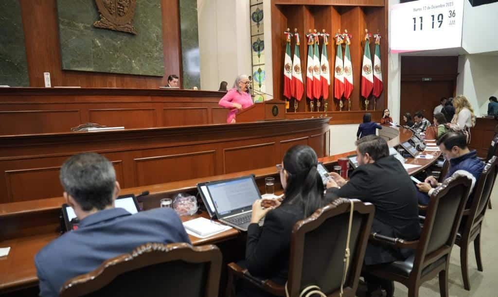 Personal y diputados del Congreso del Estado de Sinaloa