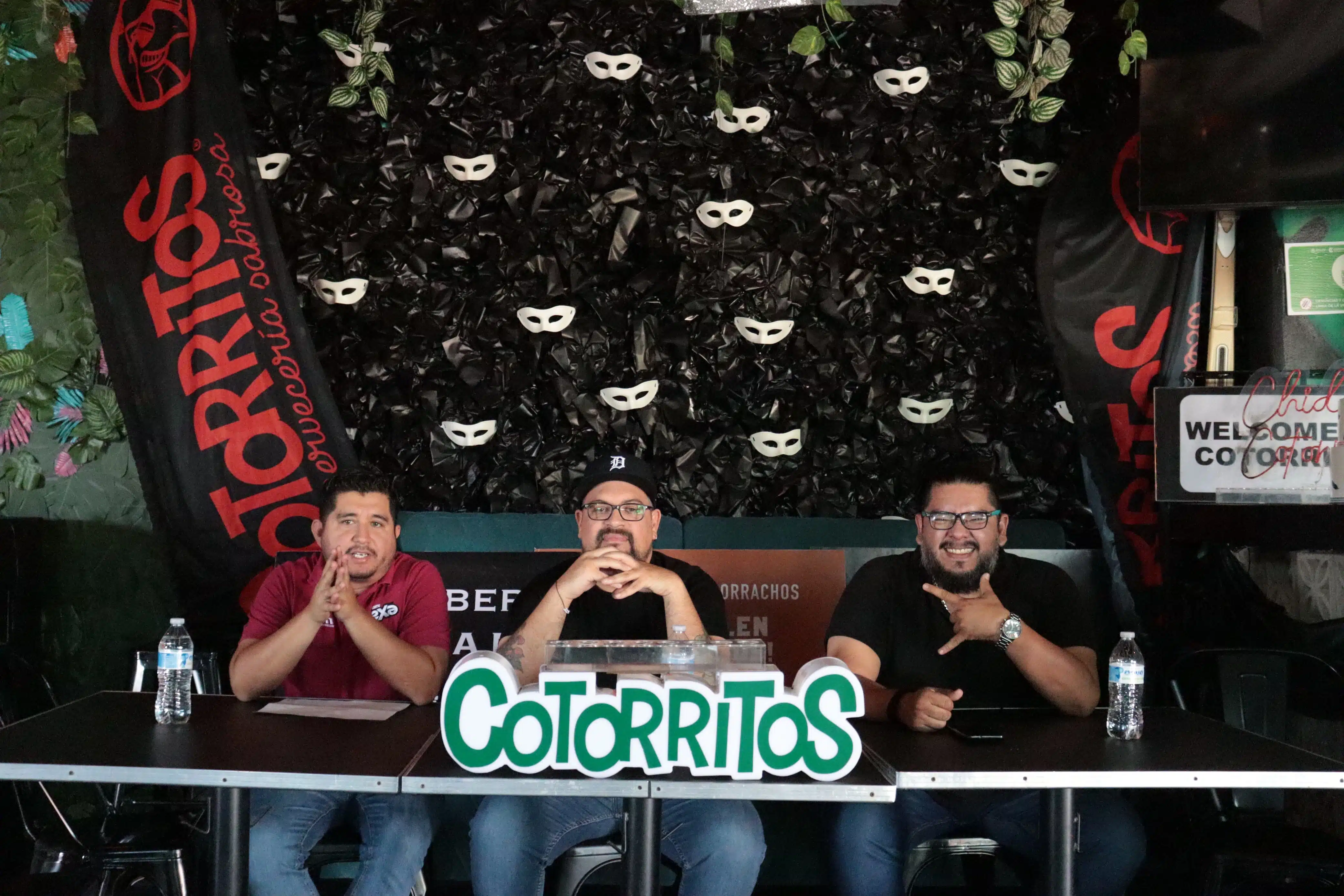 Rueda de prensa ofrecida a medios de comunicación de Los Mochis para informar del show de stand up en Cotorritos restaurante bar