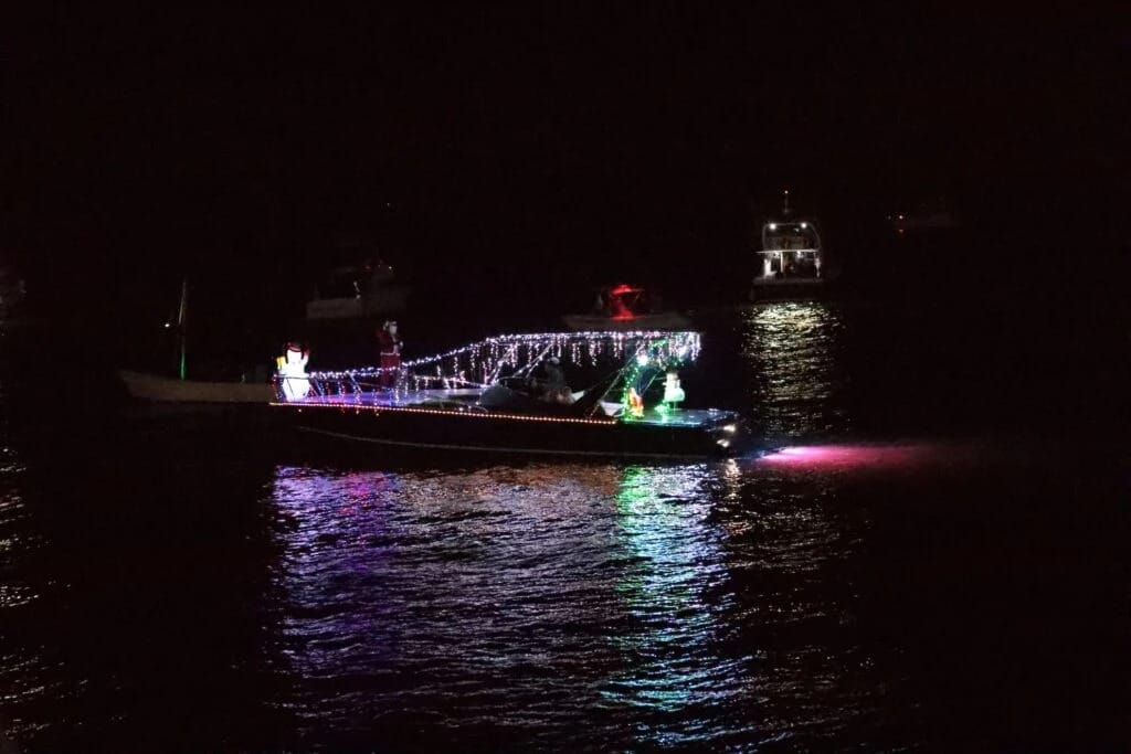 Desfile náutico presenciado desde el puerto de Topolobampo.