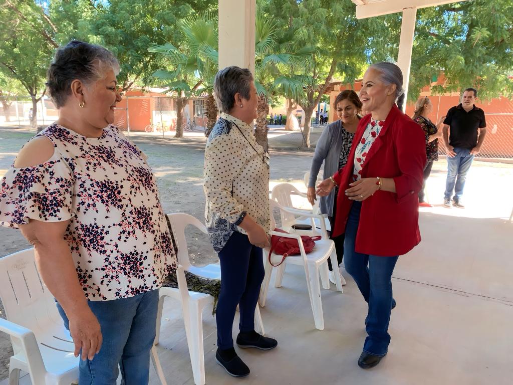 DIF Salvador Alvarado entrega apoyos a personas con diferentes discapacidades