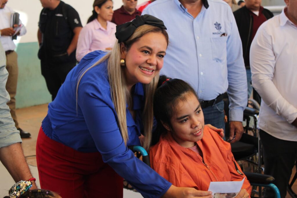 María Teresa Apodaca Muñoz, presidenta del DIF Mazatlán