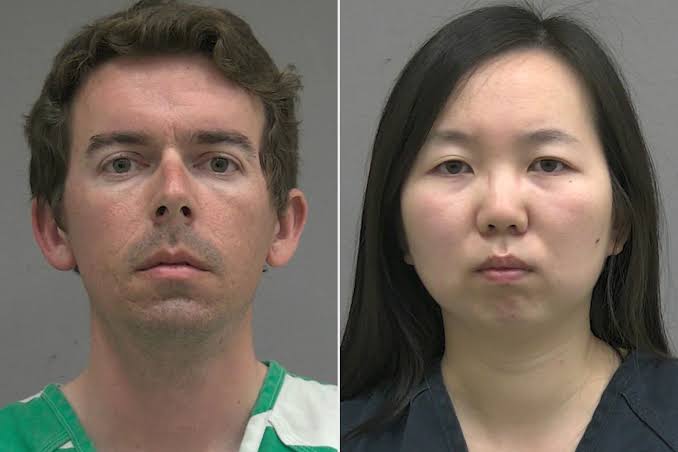 Detienen a pareja por tener a sus hijos enjaulados; eran científicos en Florida