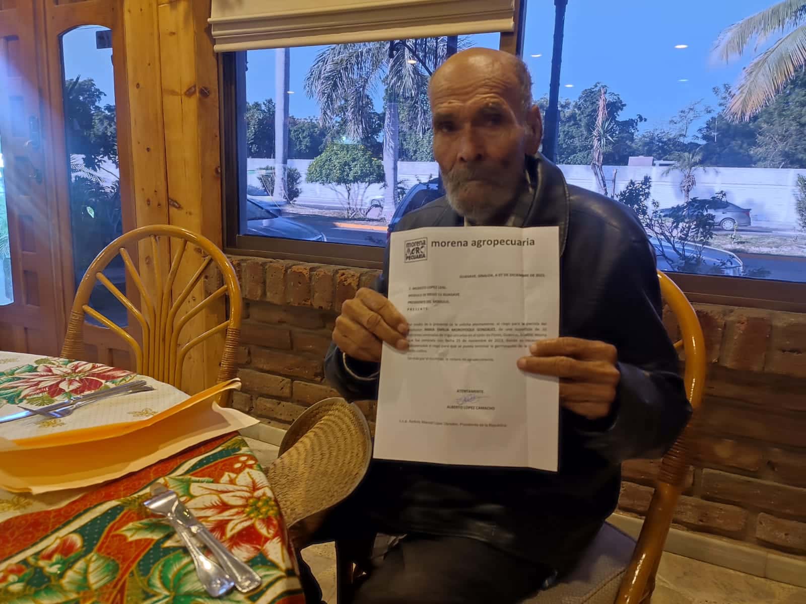Don Alberto López denunció que la dirigencia del módulo al que pertenece su parcela no le quiere autorizar el agua.