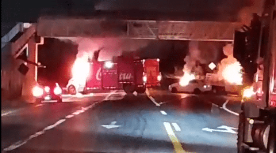 carros quemados en enfrentamiento en villahermosa