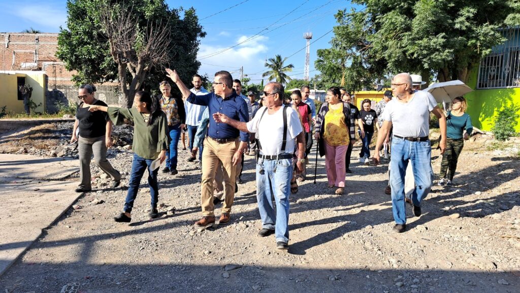 vecinos de colonia de Mazatlán con alcalde