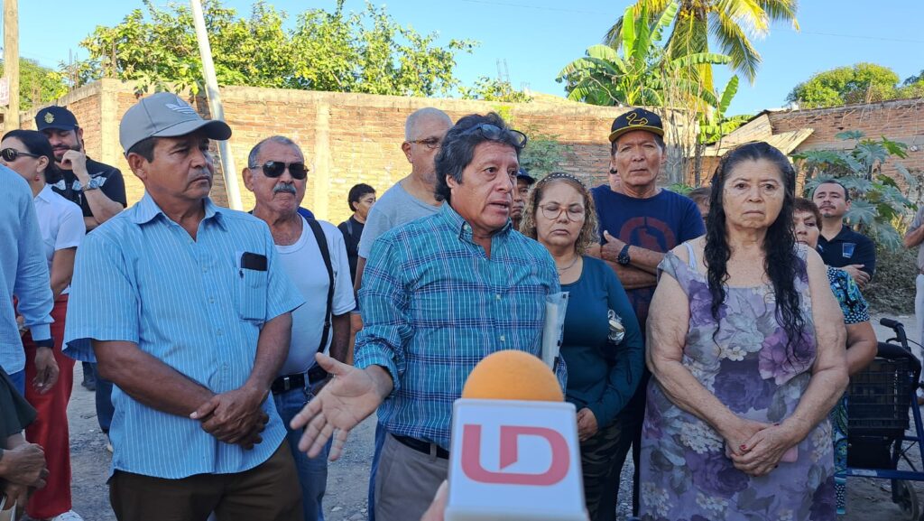 vecinos de colonia de Mazatlán con alcalde