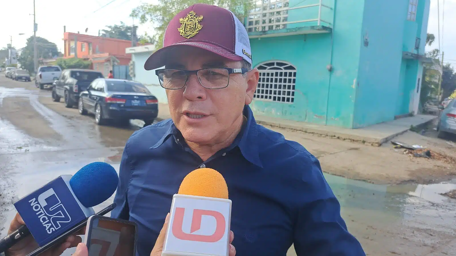 Édgar González Zataráin, alcalde de Mazatlán, durante entrevista con medios