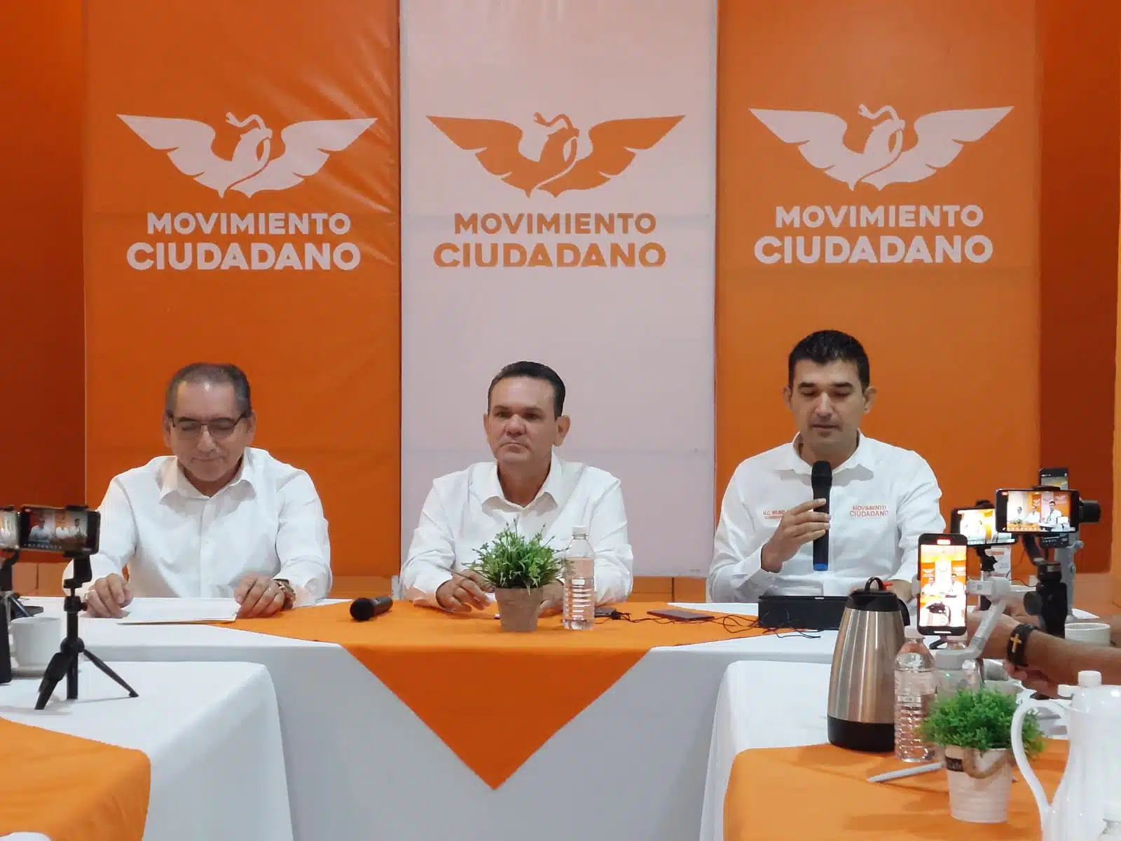 Efraín Duarte Camacho en conferencia de prensa en Guamúchil