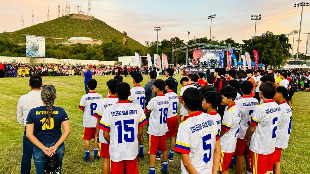 Personas en el estadio de futbol Dr Navarro Escoto