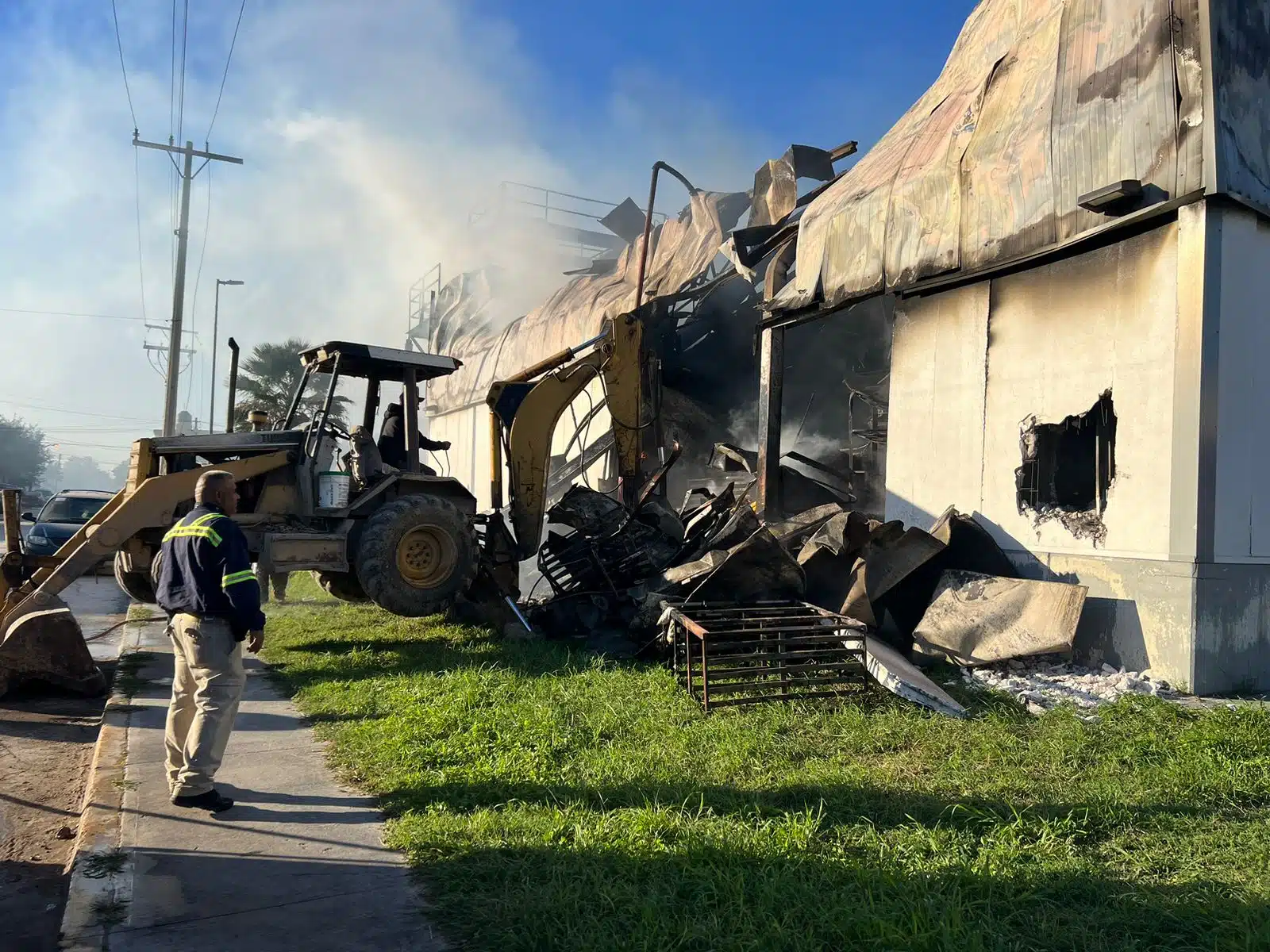 Fuerte incendio en tienda de Tamaulipas; estiman 80 mdp en daños