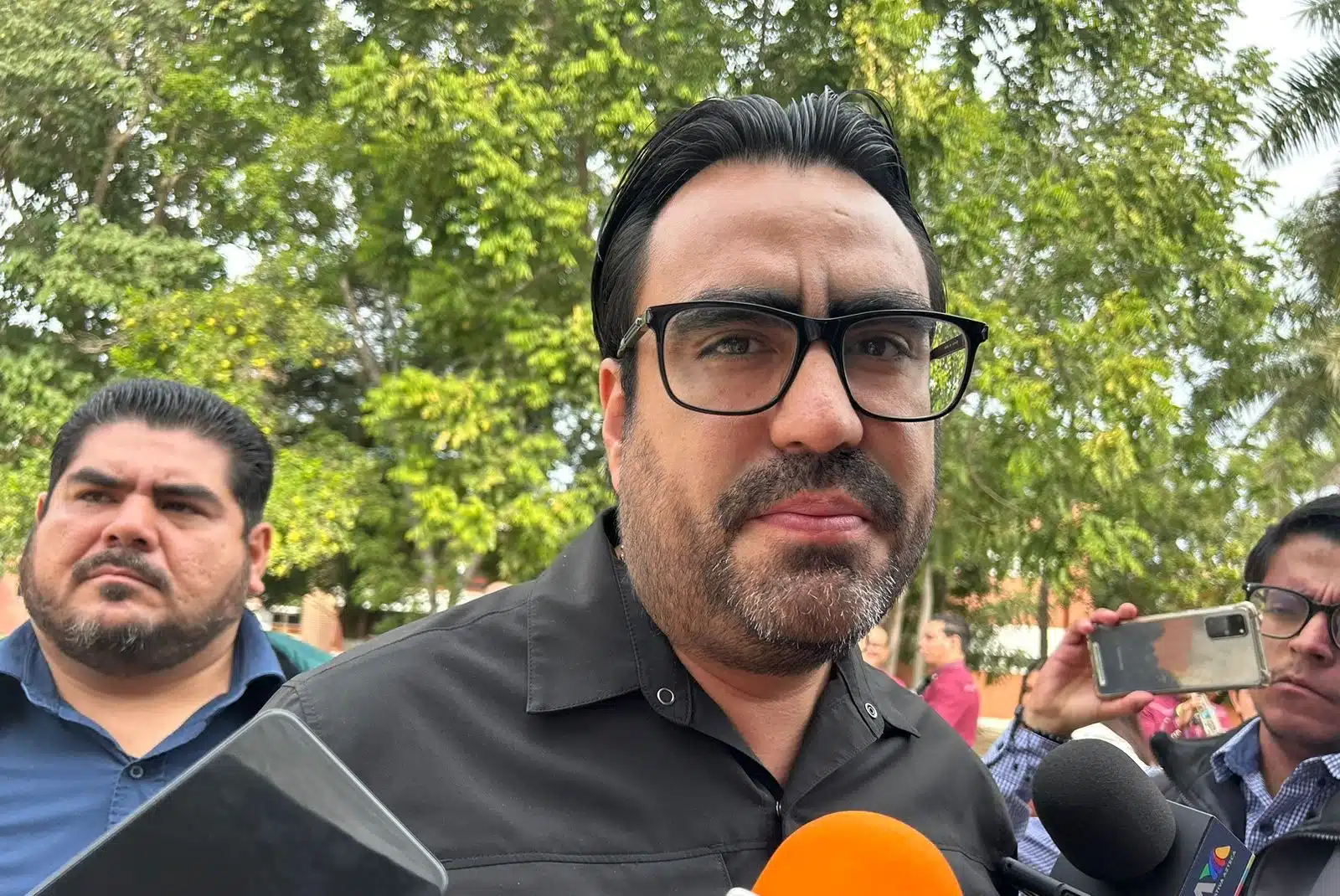 Gámez Mendívil habla con la prensa de Sinaloa
