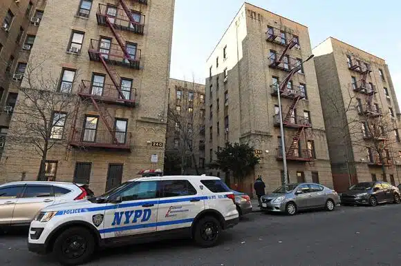 Gemelos son encontrados sin vida en apartamento del Bronx