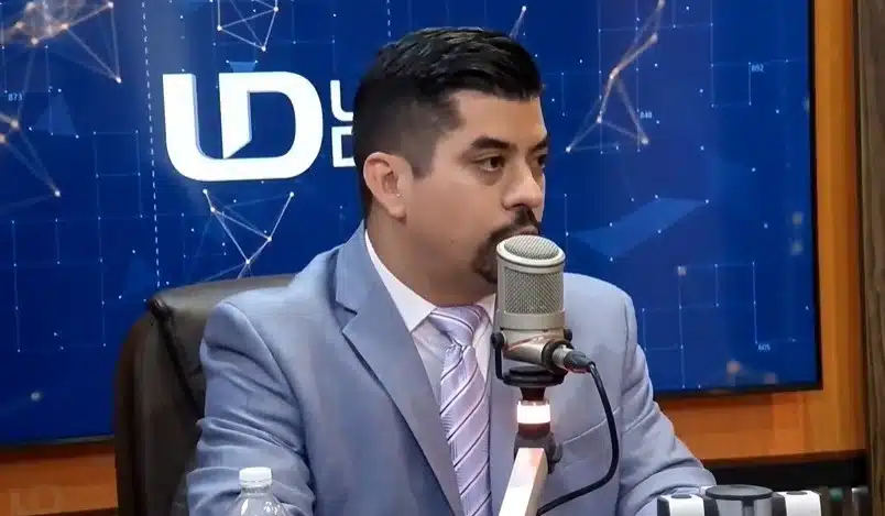 Gerardo Kenny Inzunza Leyva, titular de la Dirección de Prevención y Promoción de la Salud de Sinaloa, durante entrevista en el noticiero de Línea Directa