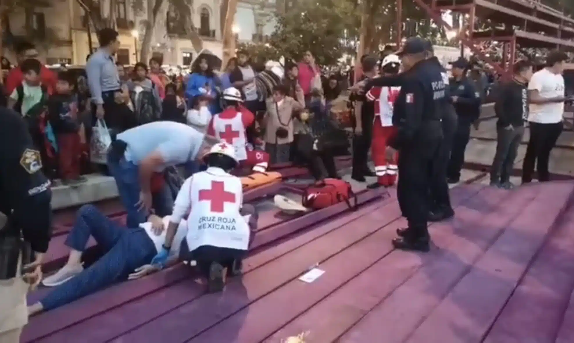 Colapsan gradas previo a desfile de la Noche de Rábanos en Oaxaca