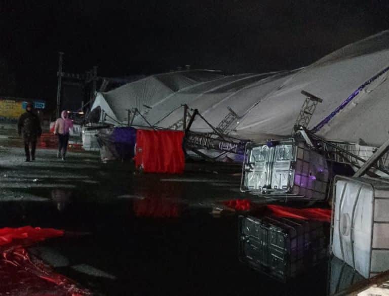 Granizo deriva en el desplome de un techo en Feria de Jilotepec
