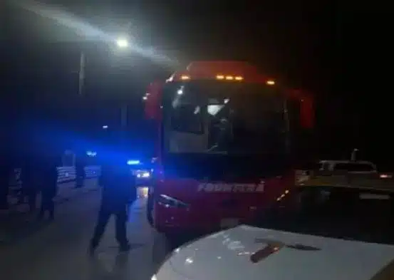Grupo armado baja a pasajeros de autobús en Reynosa