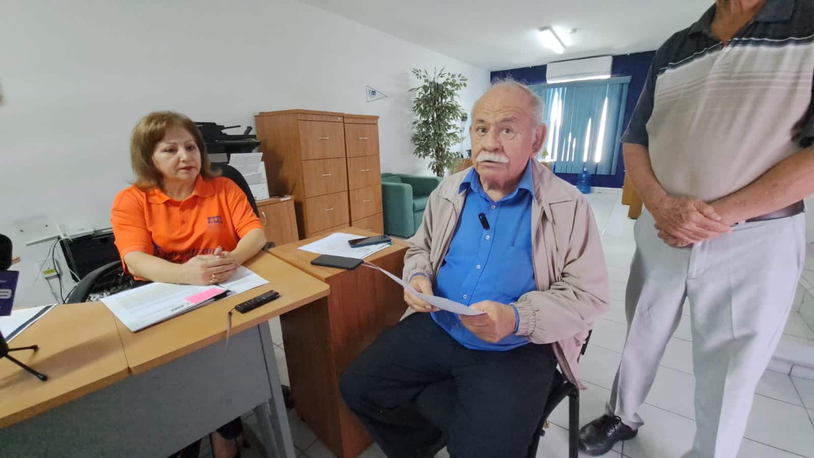 presidente de Vigilantes Ciudadanos por la Transparencia de Sinaloa, Guillermo Padilla Montiel en oficinas de CNDH.