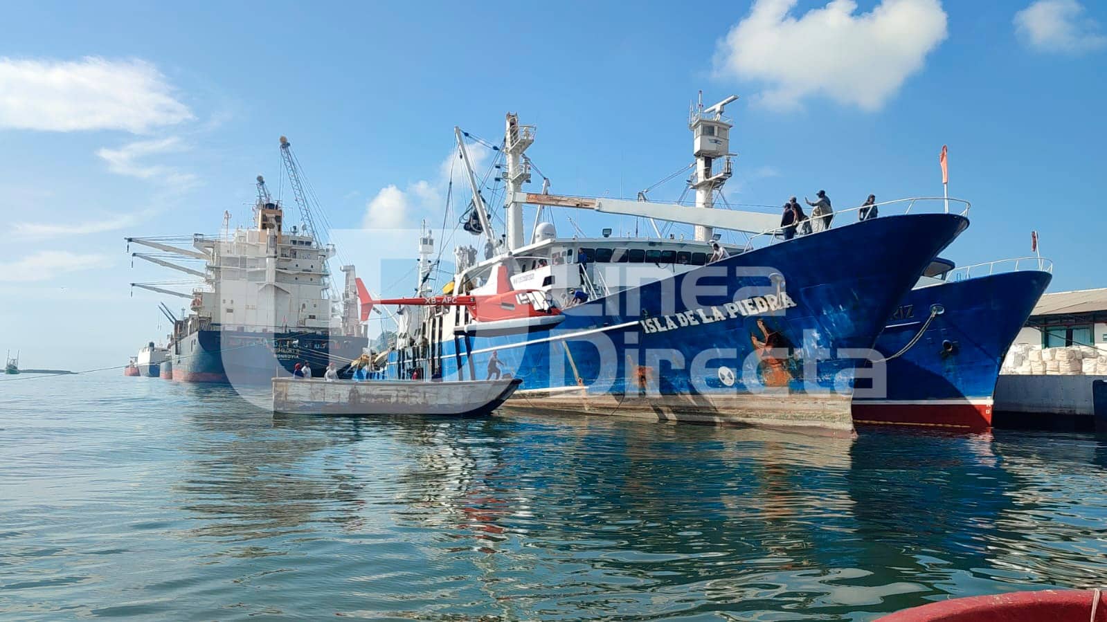 Helicóptero de un barco atunero en Mazatlán