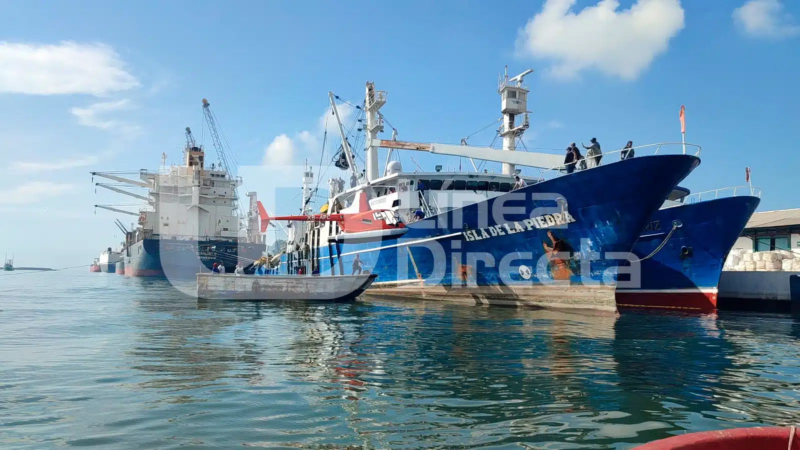 Helicóptero de un barco atunero en Mazatlán