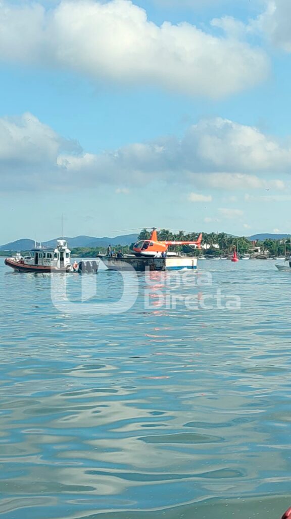 Helicóptero de un barco atunero en Mazatlán