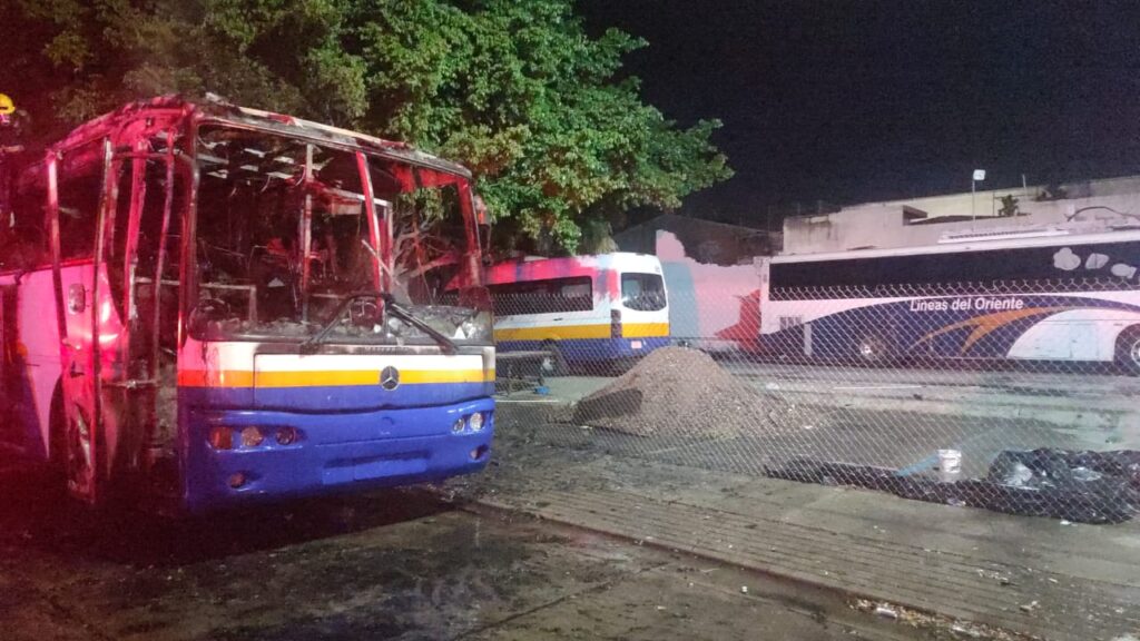 Camión que se incendió en Culiacán