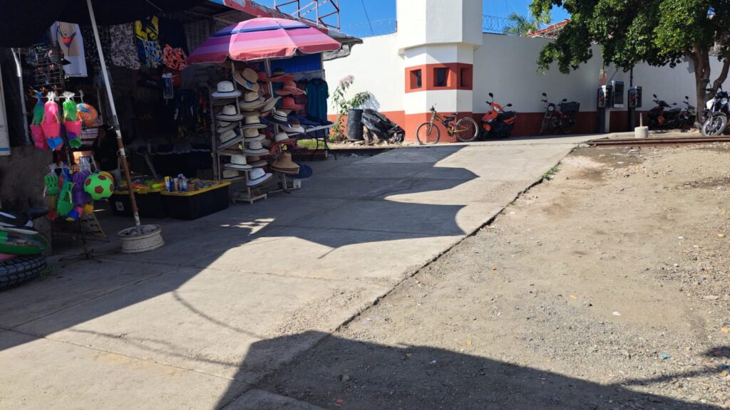 Embarcación de lancha en la Isla de la Piedra, Mazatlán