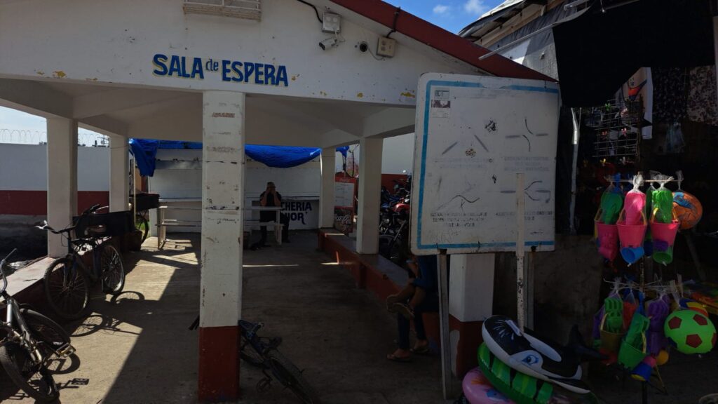 Embarcación de lancha en la Isla de la Piedra, Mazatlán