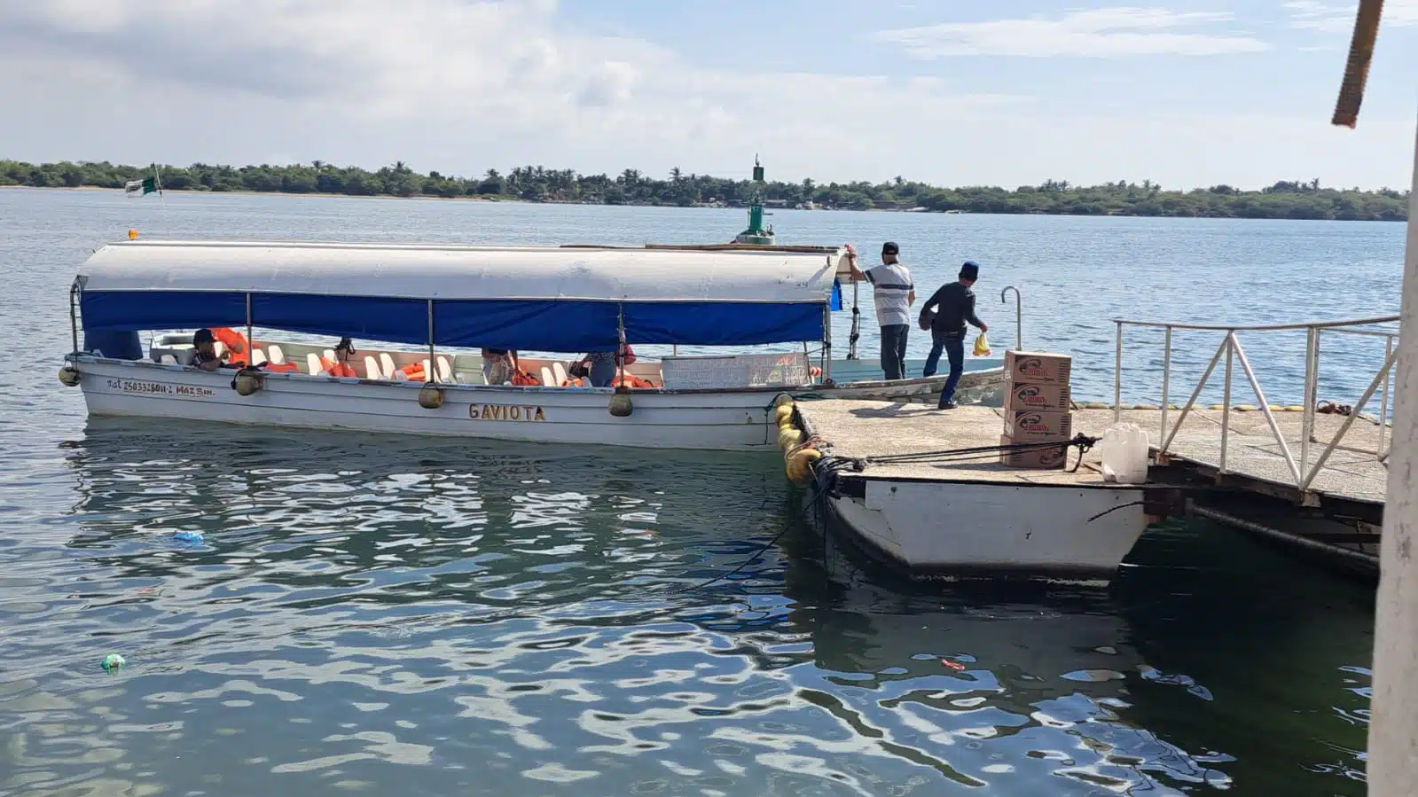 Embarcación de lancha en la Isla de la Piedra, Mazatlán