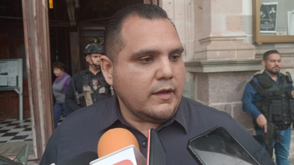 Jaime Othoniel Barrón Valdez,  secretario de Seguridad Pública en Mazatlán, en entrevista con medios 