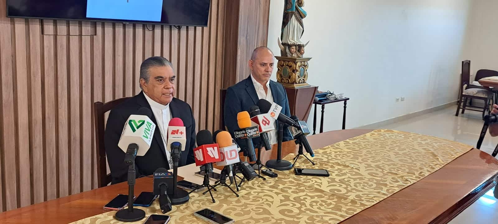 Jesús José Herrera Quiñónez. obispo de la Diócesis de Culiacán en rueda de prensa