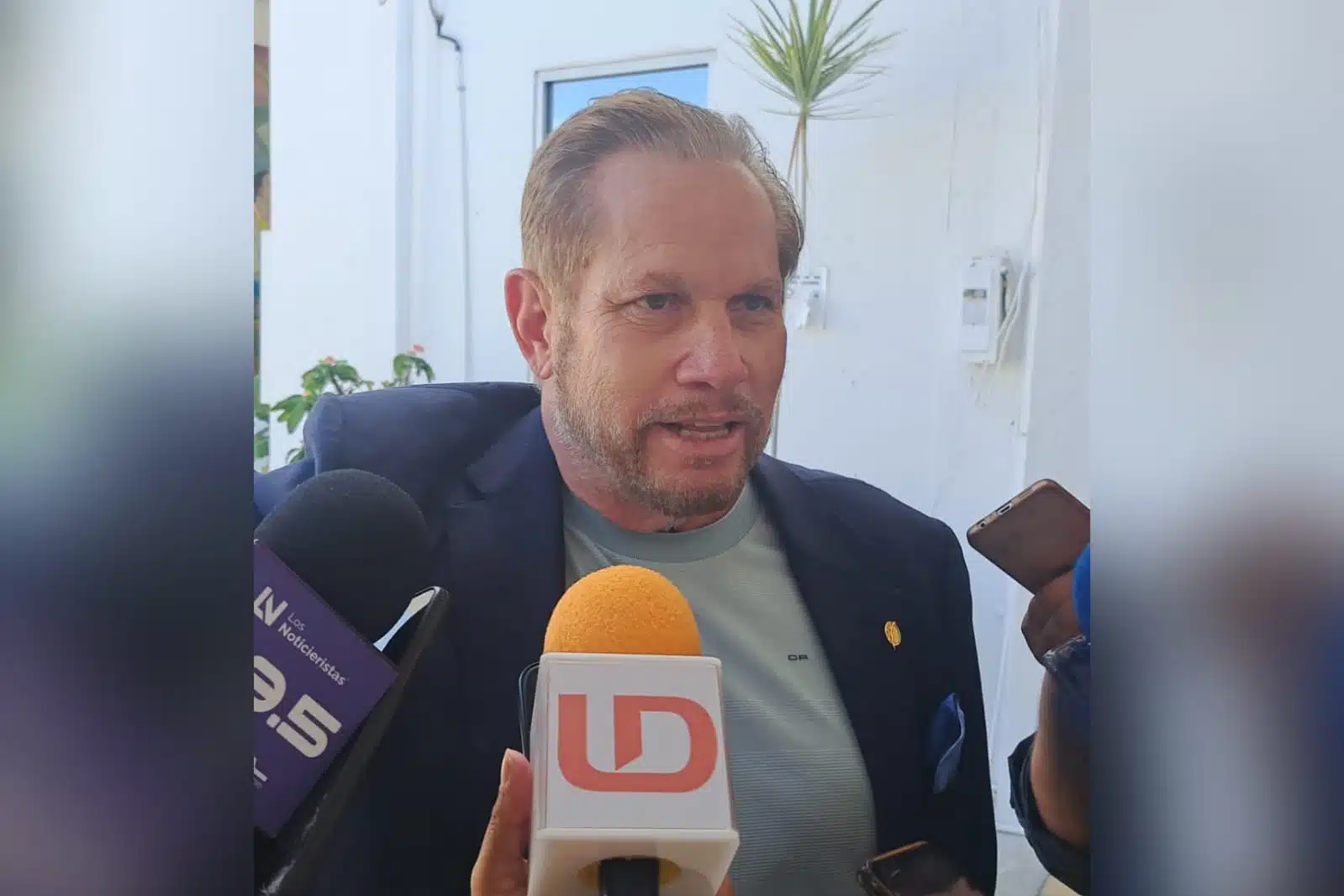 José Sergio Verboonen con medios de prensa