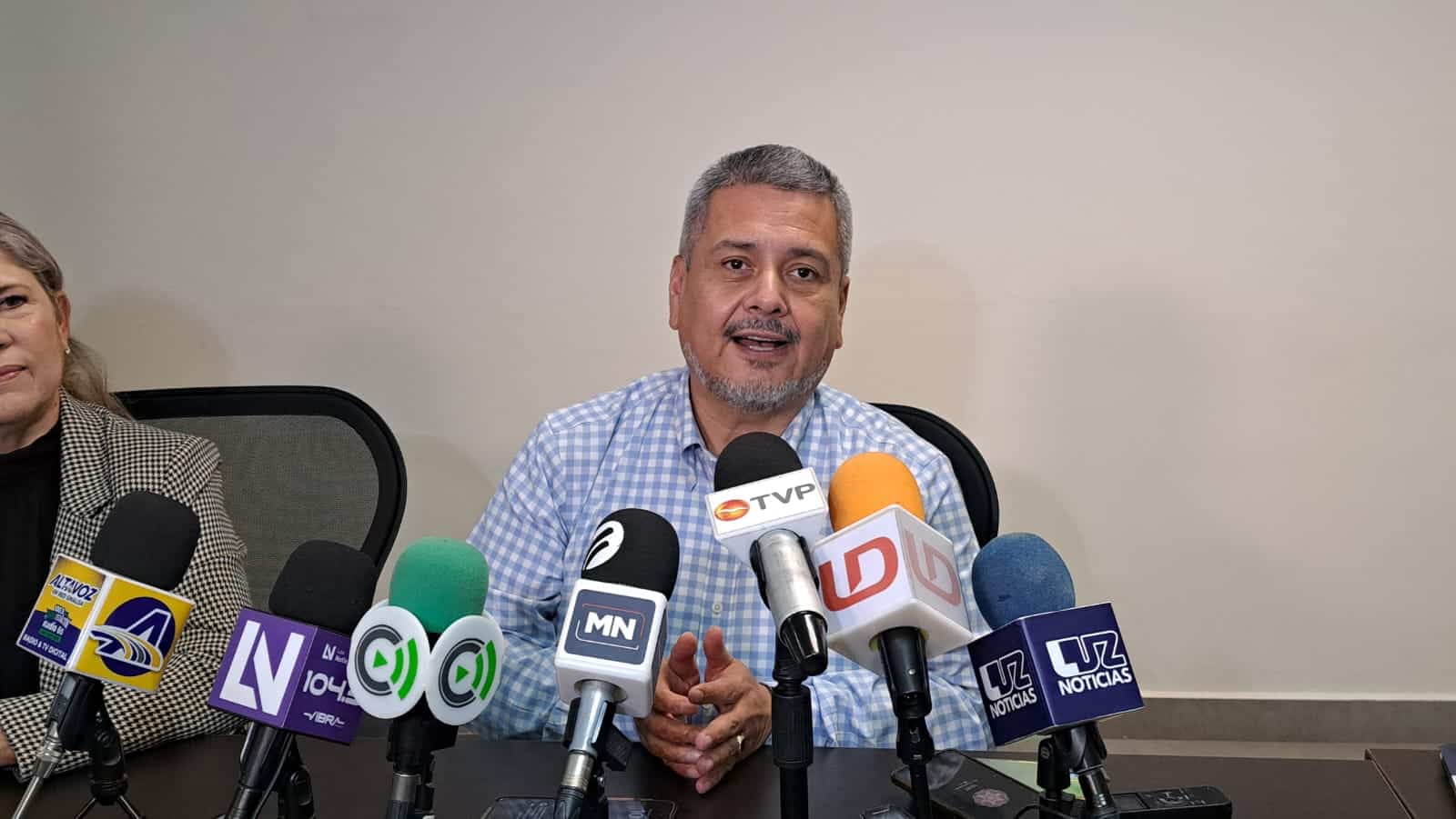 José de Jesús Ramos Ortiz, presidente de la Coparmex en Los Mochis, durante entrevista con medios