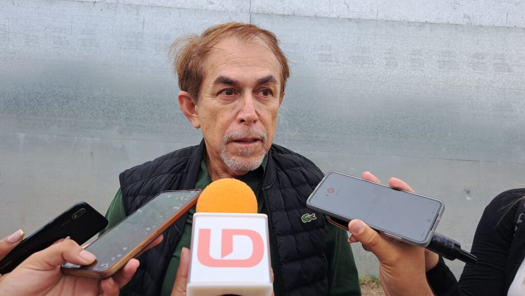 José Gámez Valle, empresario hotelero, habla con la prensa sinaloense