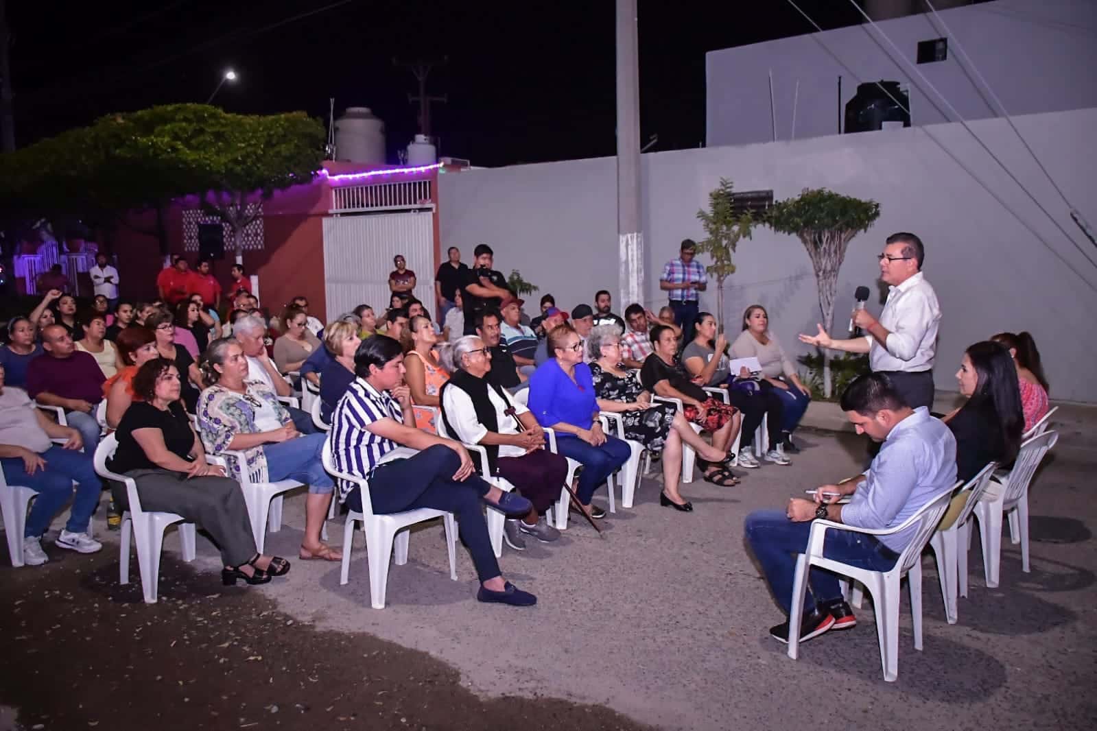 Édgar González realizó el acto del encendido oficial de las 126 lamparas LED