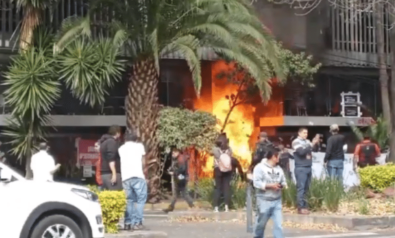 Pacientes con VIH se manifiestan frente al Censida