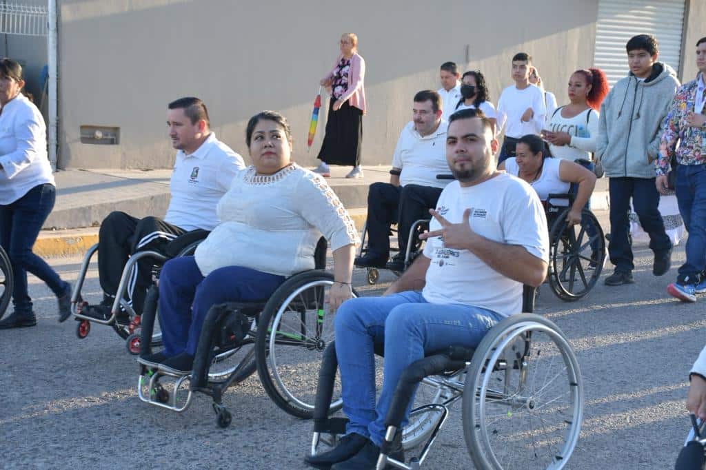Centros de Atención Múltiple marchan por los derechos de las personas con discapacidad