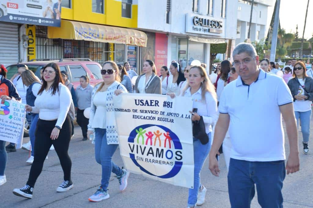 Centros de Atención Múltiple marchan por los derechos de las personas con discapacidad