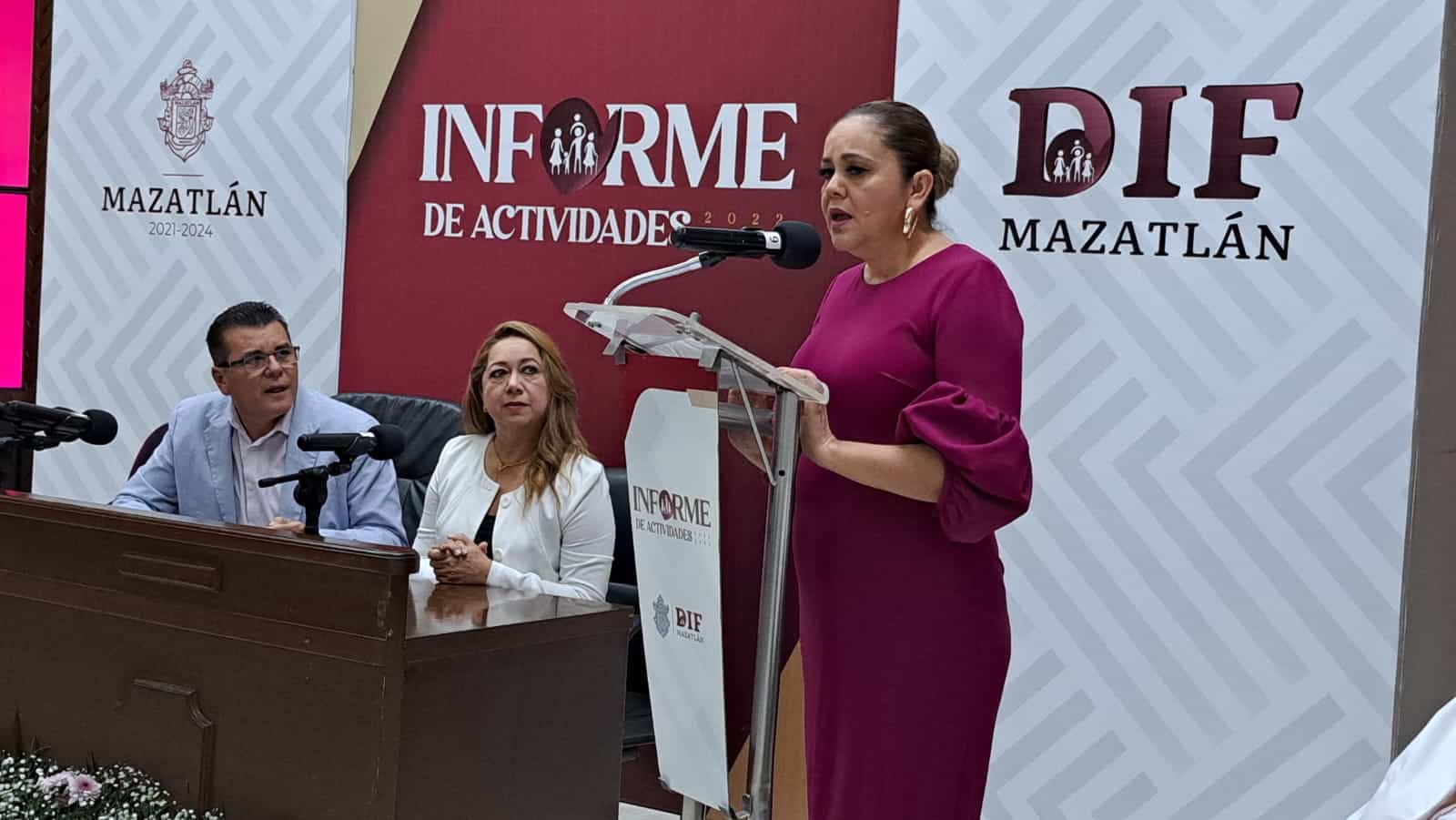 María Teresa Apodaca Muñoz, presidenta del DIF Mazatlán