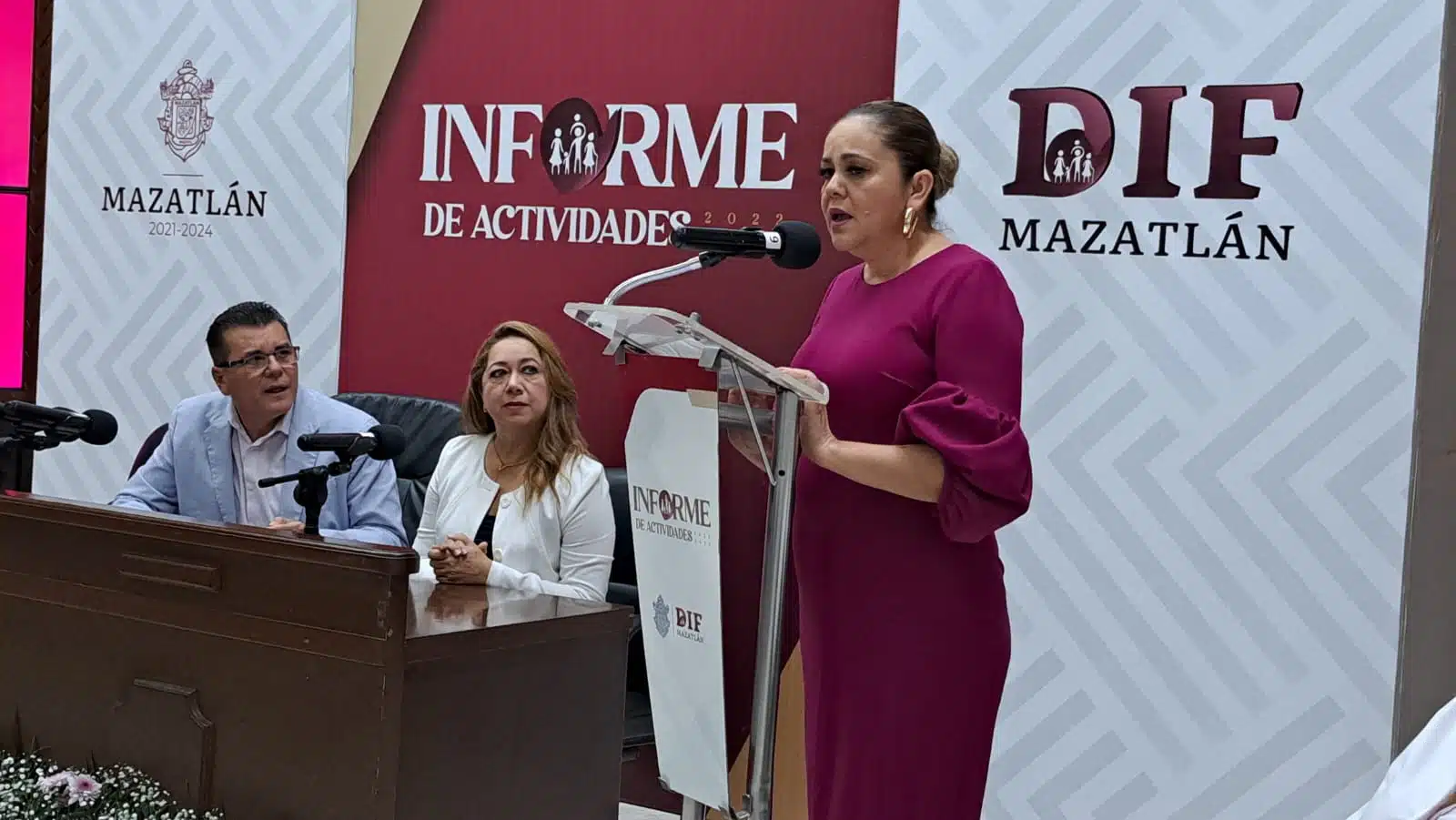 María Teresa Apodaca Muñoz, presidenta del DIF Mazatlán